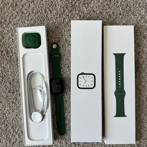 Apple Smartwatch in Green with Accessories